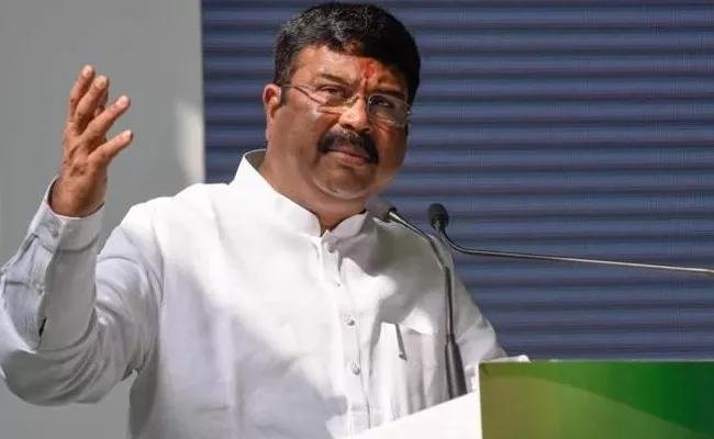 Who Are Say Bharat Mata Ki Jai They Only Live In India Says Darmendra Pradhan - Sakshi