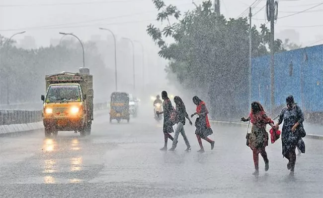 Moderate rains in Telangana State - Sakshi