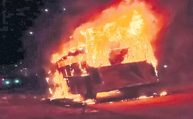 Private Travel Bus was Burned - Sakshi