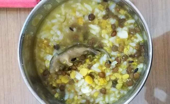 Dead Rat Found In Mid Day Meal In UP School - Sakshi