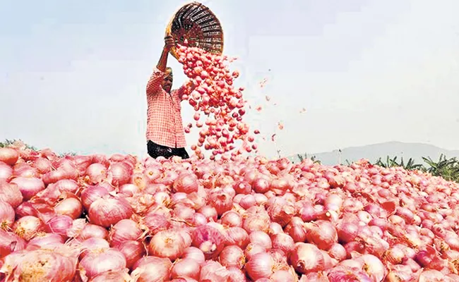 Onion Prices Hikes Record Place in Hyderabad market - Sakshi