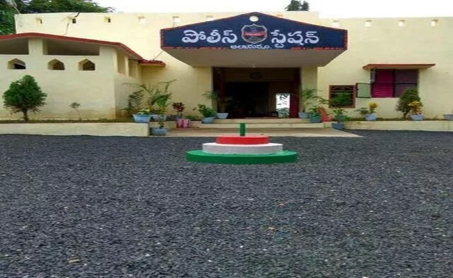 Anganwadi Supervisor Who Threatened CDPO on Transfer in Medak District - Sakshi