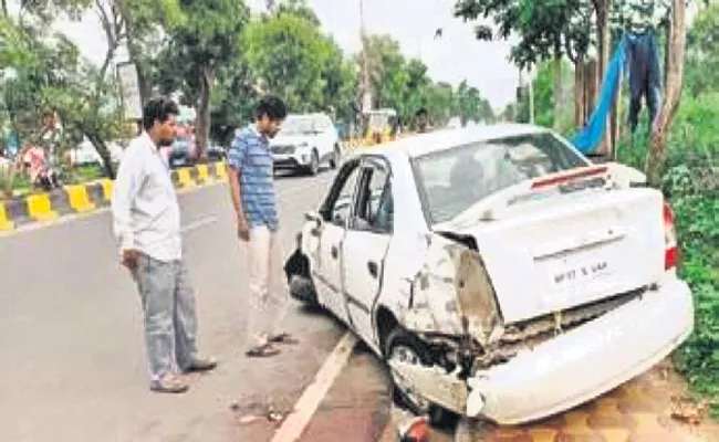 Hyderabad Second Place in Footpath Deaths in This Year - Sakshi