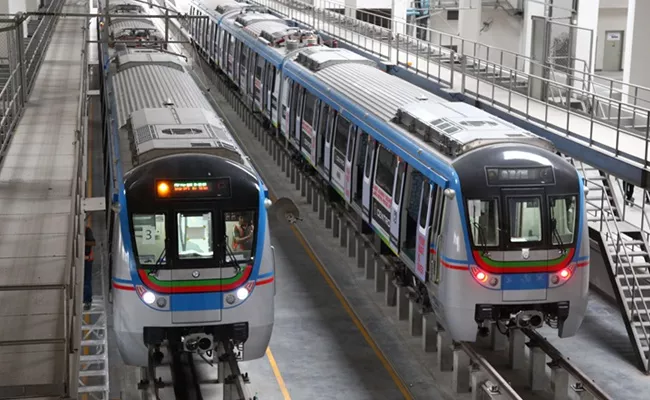 Hyderabad Metro To Allow Drunk Passenger On 31st December - Sakshi