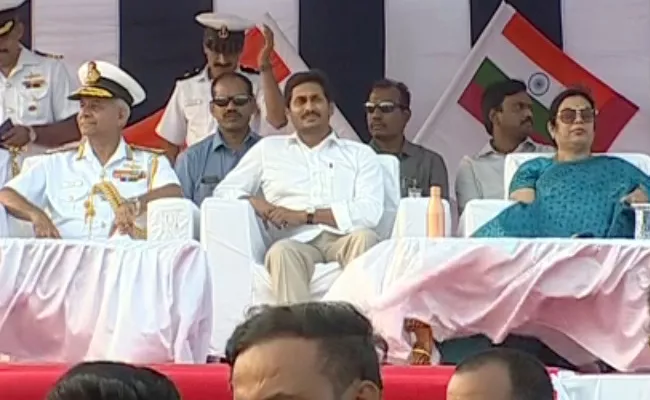 CM YS Jagan Participated Navy Day Celebrations In Visakhapatnam - Sakshi