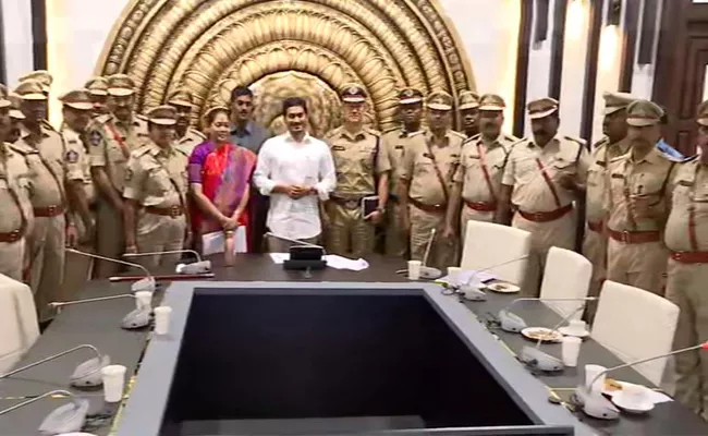 YS Jaganmohan Reddy Increases Police Officers Insurance In Amaravati - Sakshi