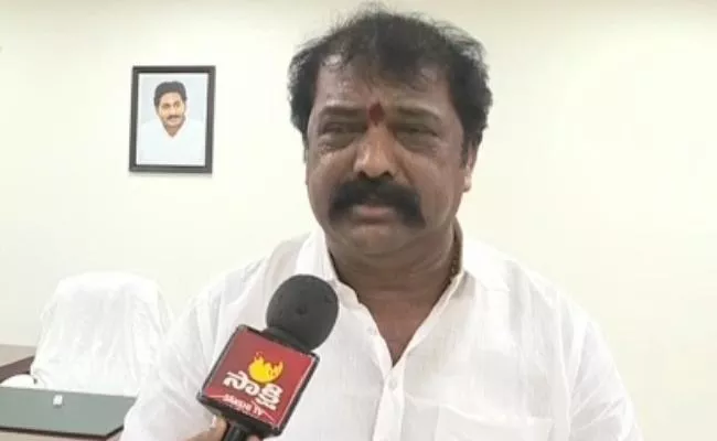 Gummanuru Jayaram Slams On Chandrababu In Kurnool - Sakshi