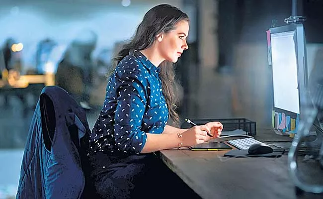 People Who Work Night Shifts Have Health Risks - Sakshi