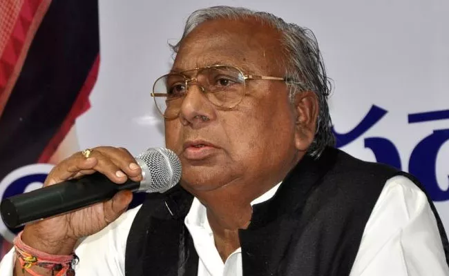 Congress Leader Hanmata Rao Slams On KTR In Delhi - Sakshi