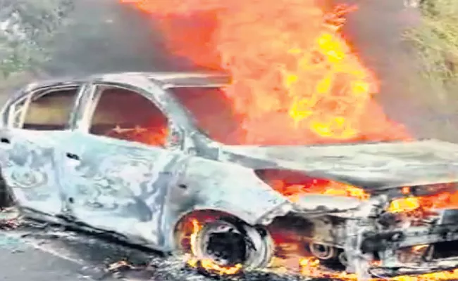 Woman Was Burned Alive In A Car Accident In Karnataka - Sakshi