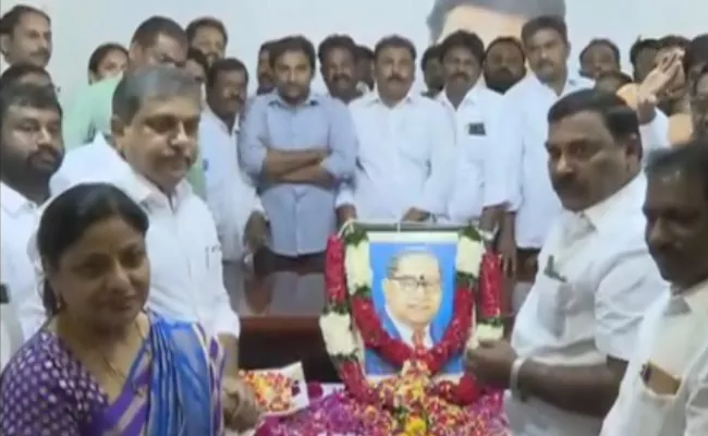 Ambedkar Death Anniversary celebrated At YSRCP Tadepalli Office - Sakshi