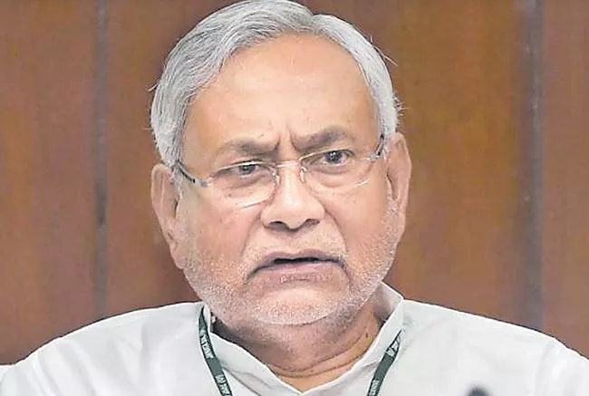 Nitish Kumar bats for ban on porn sites - Sakshi