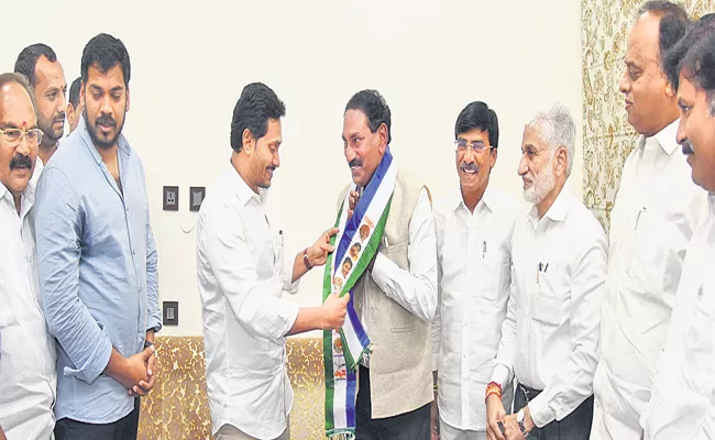 Beeda Masthan Rao Joins YSRCP in the presence of CM YS Jagan Mohan Reddy - Sakshi