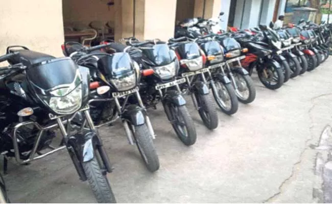 Careful For Buying Second Hand Bikes In Kurnool - Sakshi