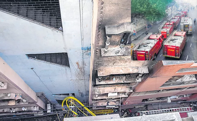 43 Died In Fire Accident At Delhi - Sakshi