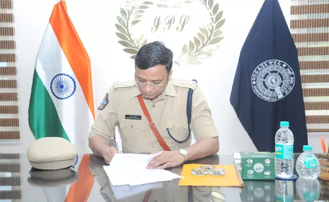 Bhaskar Bhushan Take Charges In Nellore District SP - Sakshi