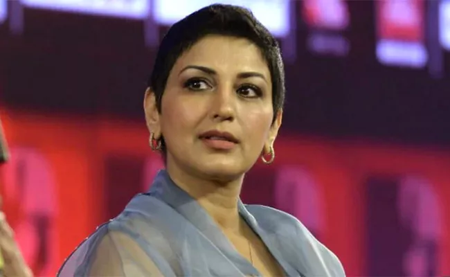 Happy Birthday Sonali Bendre She Brave Fight With Cancer - Sakshi