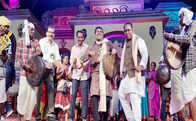 Collector And Minister Dance in Tribal Festival in Odisha - Sakshi