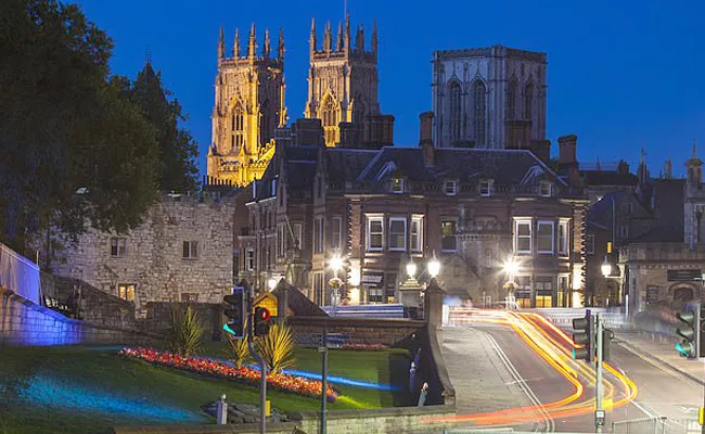 York to Ban Private Car Journeys From City Centre - Sakshi