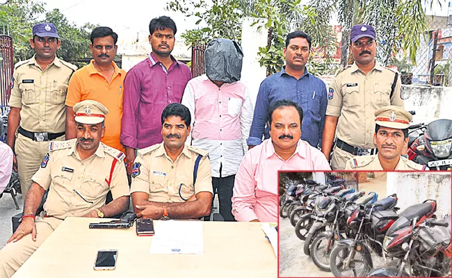 Bike Robbery Thief Arrest in Hyderabad - Sakshi