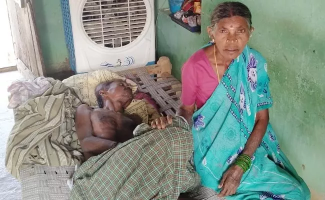 Karimnagar Man Suffering From Cancer Family Urges For Financial Help - Sakshi