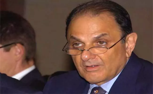  Nusli Wadia withdraws defamation plea against Ratan Tata - Sakshi