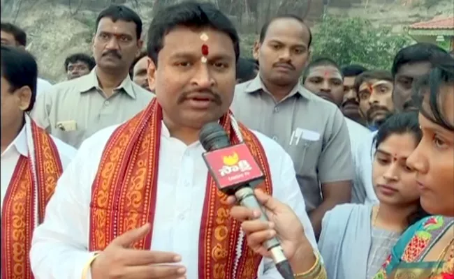 Sankranti Festival 2020 Vellampalli Srinivas Slams Chandrababu - Sakshi