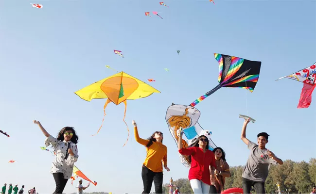 Kite Festival on Sankranthi Hyderabad - Sakshi