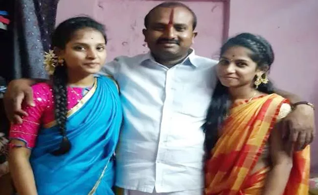 Handloom Worker Died in Road Accident Tamil nadu - Sakshi