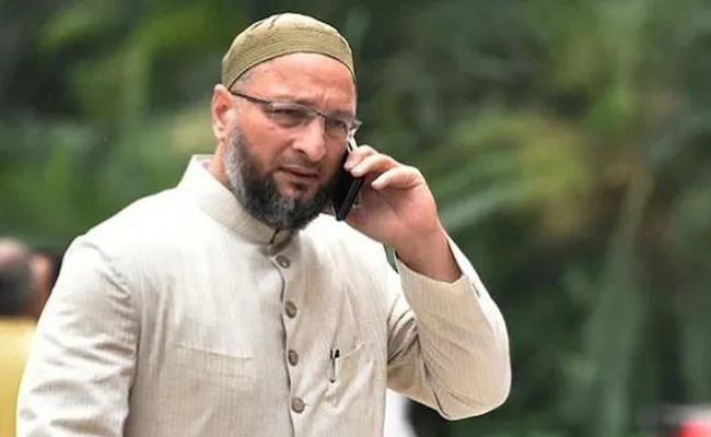 Municipal elections:Congress lodges complain to EC against Asaduddin Owaisi - Sakshi