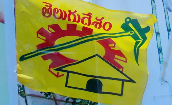 Police Raids TDP Leader Home In Rajahmundry - Sakshi