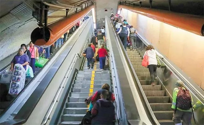 Mexico City Subways Says Escalator Breakdowns By Pee - Sakshi