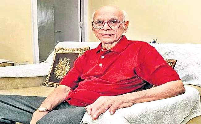 Former India Allrounder Bapu Nadkarni Dies At Mumbai - Sakshi