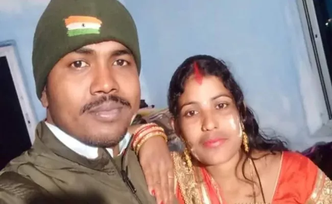 Jawan Shoots Wife 7times Before Killing Himself In Bihar - Sakshi