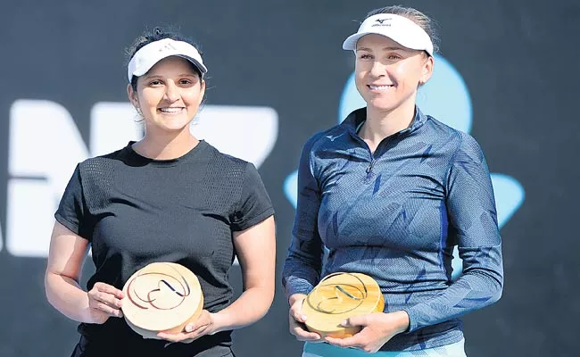 Sania Mirza Wins Hobart International Doubles Title - Sakshi