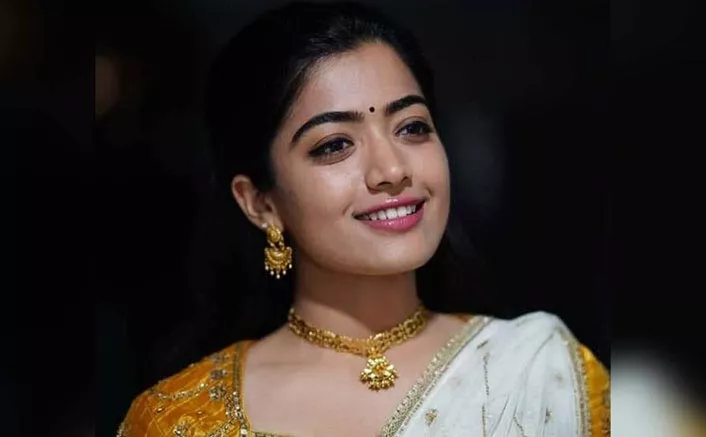 it notices issued for actress rashmika mandanna family - Sakshi