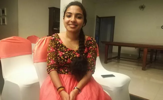 From Kamal Haasan to Oommen Chandy this Kerala woman mimics 51 voices in 4 minutes - Sakshi