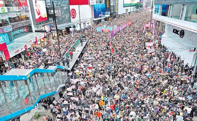 Huge rally in Hong Kong - Sakshi