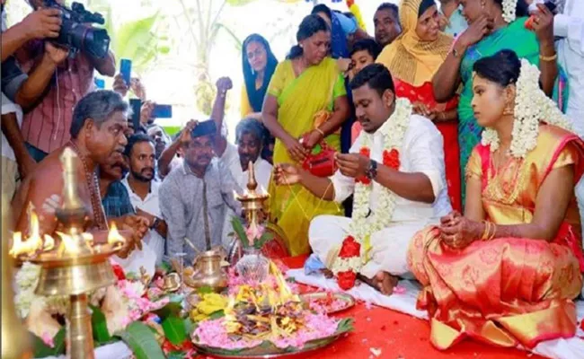 Kerala Mosque Hosts A Hindu Wedding At Cheravally - Sakshi