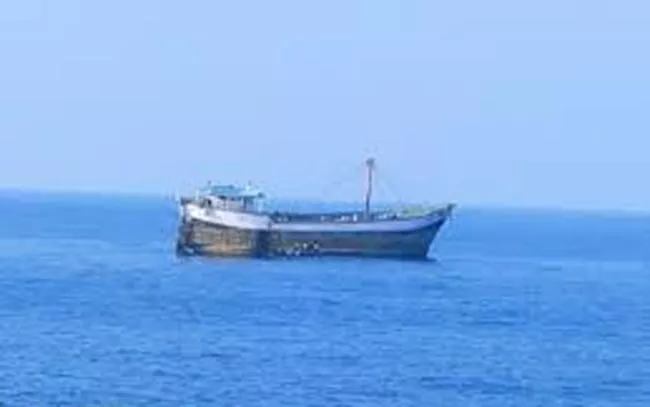 19 Indians kidnapped by pirates near Nigerian coast released - Sakshi