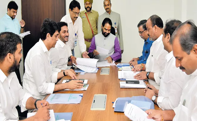 AP Assembly should be held  for three days  - Sakshi