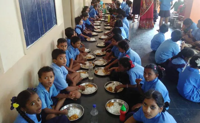 Midday meal new Starts From Today West Godavari - Sakshi