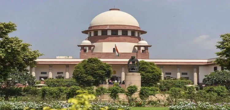 Supreme Court refuses immediate stay on electoral bonds - Sakshi