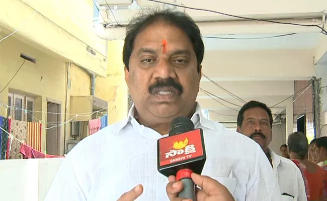 Malladi Vishnu Criticises Legislative Council Chairman Sharif In Vijayawada - Sakshi