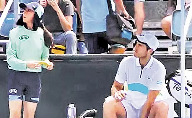 Tennis Player Asks Ball Girl To Peel Banana For Him - Sakshi