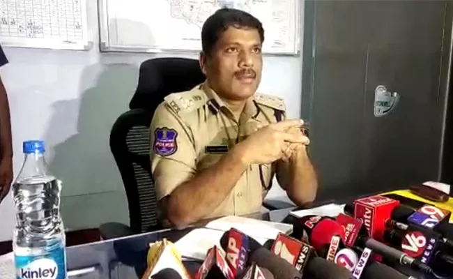 Sangareddy SP Said Facts In Ameenpur Girl Molested Case - Sakshi