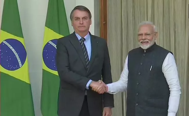 Brazil President Bolsonaro Pays Floral Tribute To Mahatma Gandhi At Rajghat - Sakshi