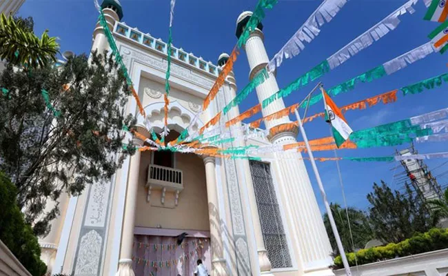 Mosques Hoist Tricolour Jenda First In Kerala Over Republic Day - Sakshi