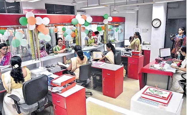 Mahim In Mumbai To Have All Women Post Office - Sakshi