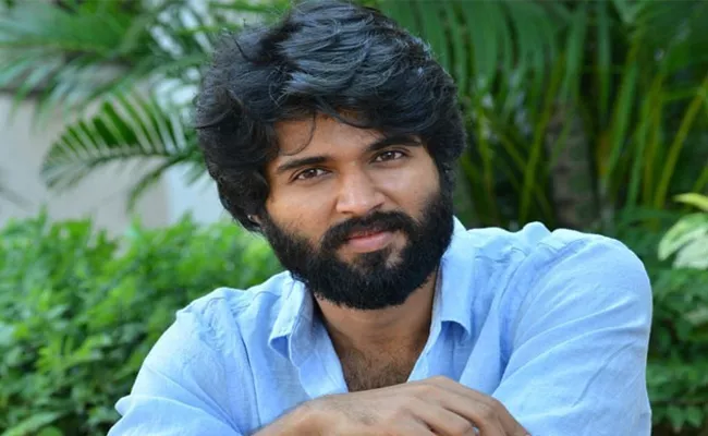 Vijay Devarakonda Trust Distribute Dictionaries in Medchal  - Sakshi